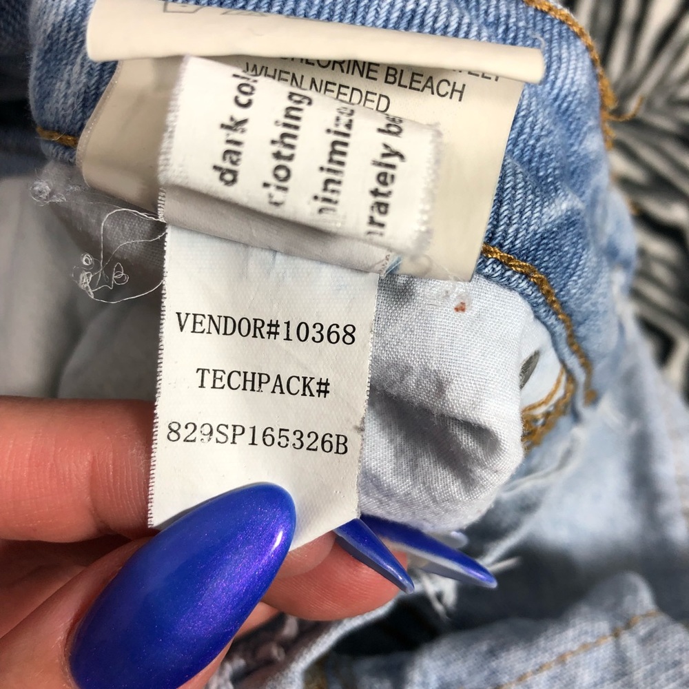 Brandy Melville High Rise Shorts - Picture 7 of 8
